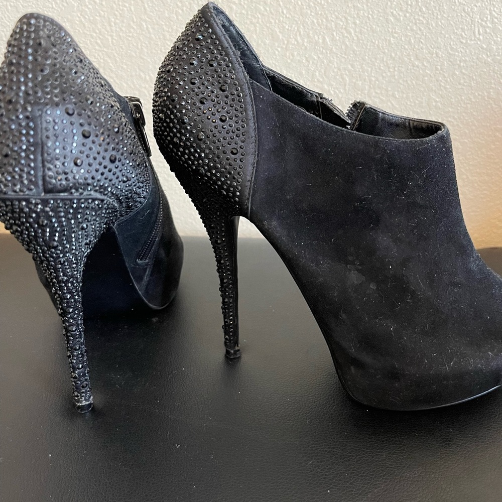 Gorgeous shoes for a night out in the city.